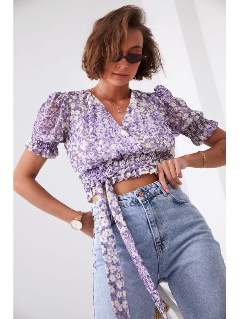 https://fasardi.eu/short-floral-wrap-blouse-with-a-purple-and-cream-stripe-02041.html