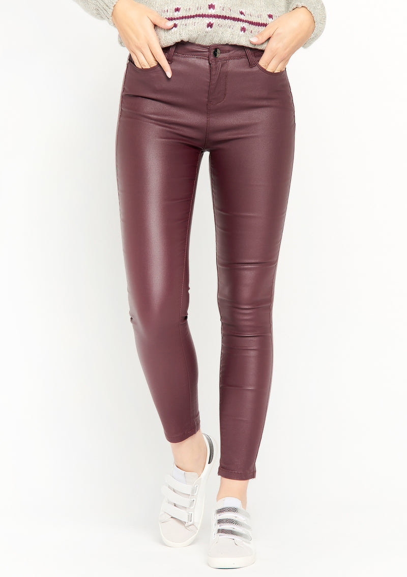 https://www.lolaliza.com/nl-nl/skinny_broek_van_imitatieleer-bordeau_wine-06004156_1467.html