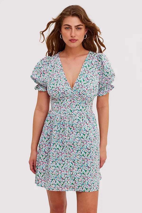 https://www.loavies.com/nl/10480153201-fit-en-flare-jurk-blauw-kleine-bloemen-print/