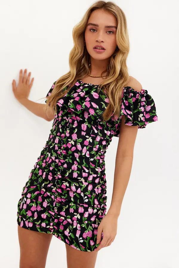 https://www.loavies.com/nl/13820142304-off-shoulder-jurken-roze-grote-bloemen-print/