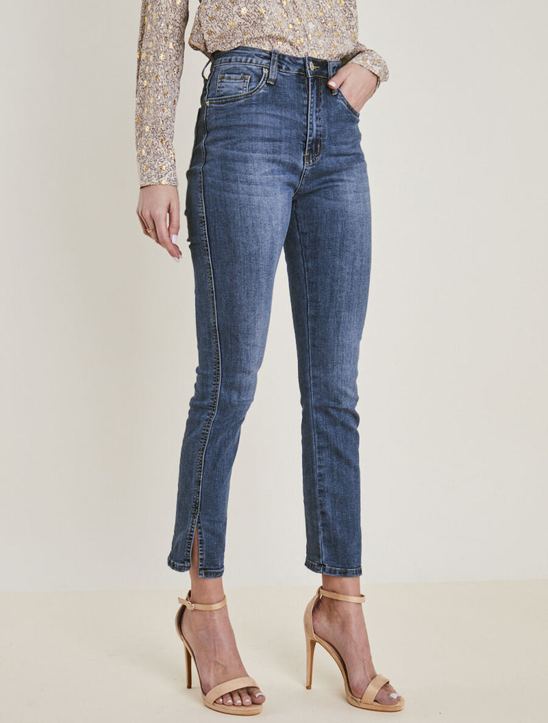 https://www.stand-prive.com/nl_NL/5325-jeans/rechte-jeans-met-hoge-taille-en-een-split-aan-de-voorkant/DIJON-3430.html