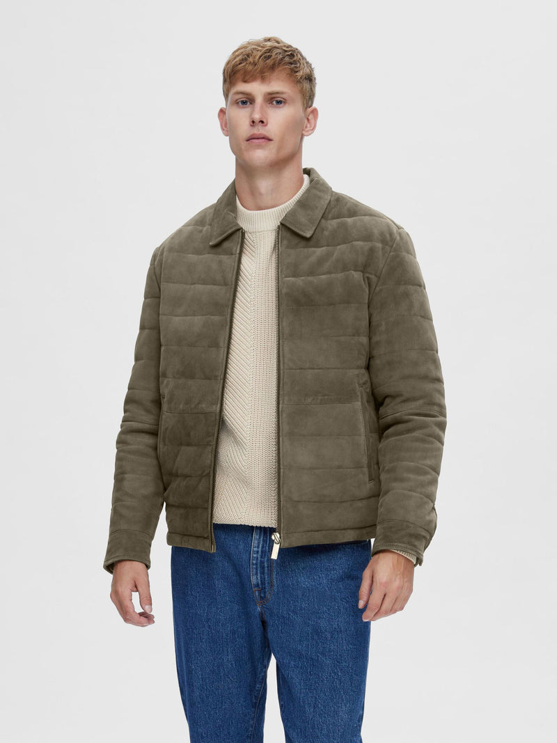 https://www.selected.com/nl-nl/homme/jassen/doorgestikt-suede-jas-16089995_OliveNight.html?clickedFromCategory=sl-homme-collection-outerwear