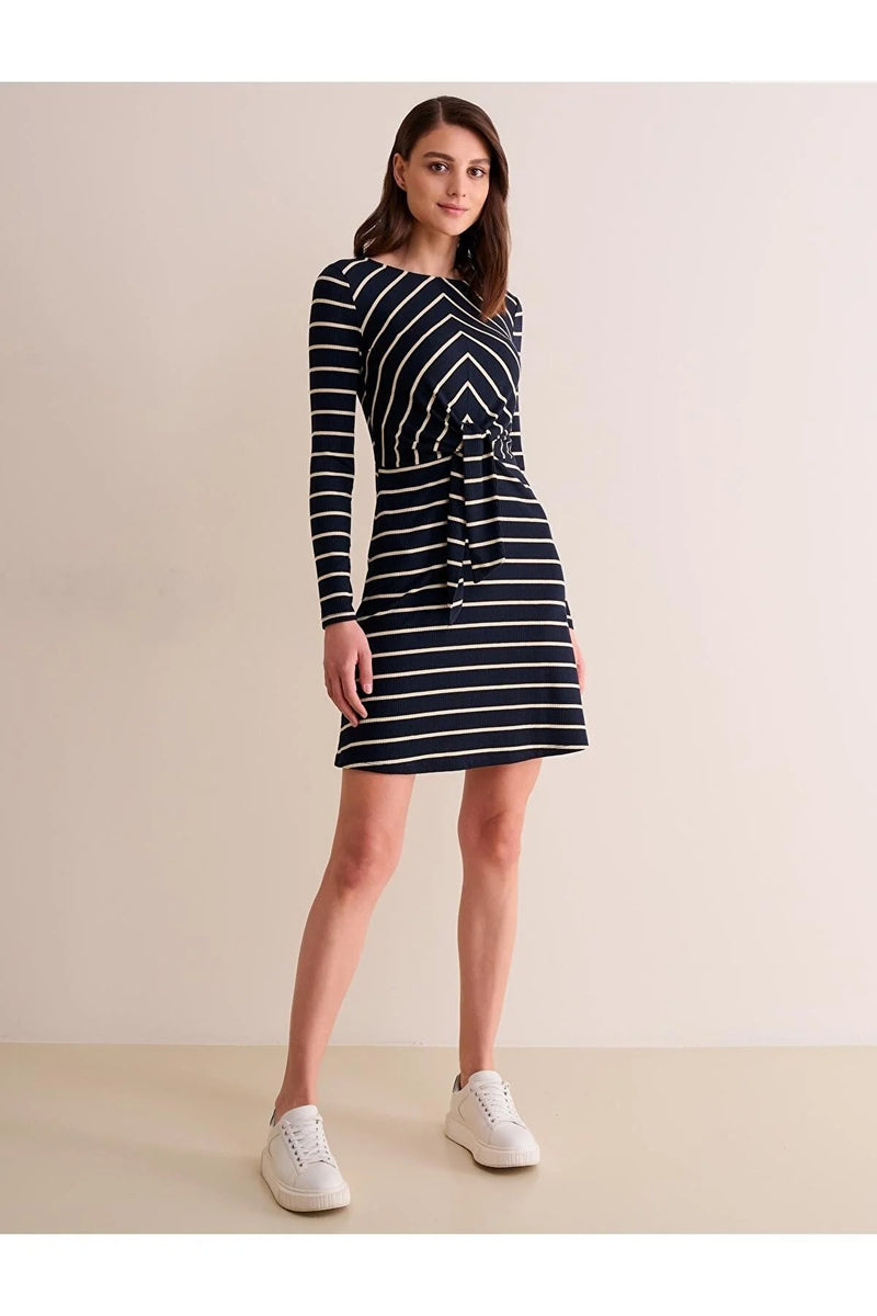 https://www.trendyol.com/en/jimmy-key/dress-dark-blue-basic-p-246519989?boutiqueId=620250