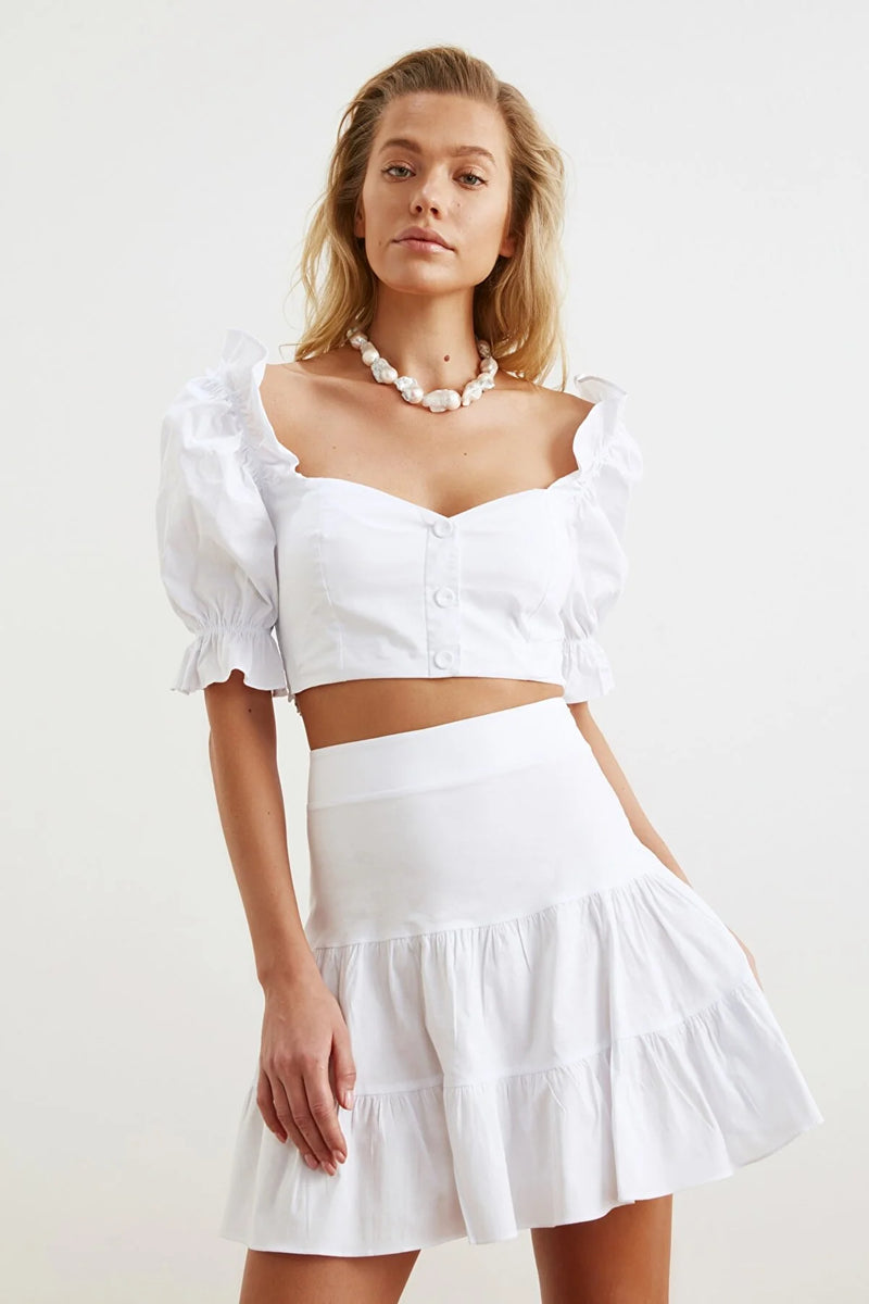 https://www.trendyol.com/en/trendyol-collection/two-piece-set-white-fitted-p-35373326