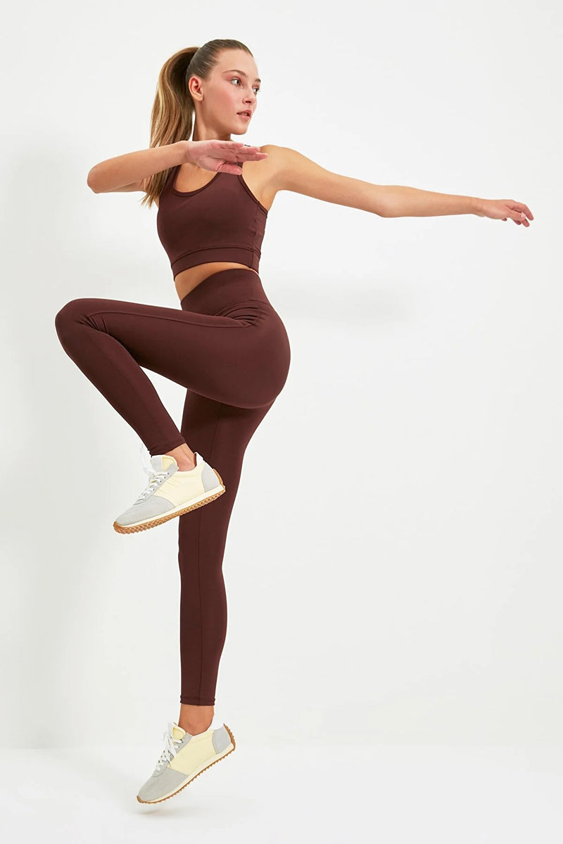 https://www.trendyol.com/en/trendyol-collection/sports-leggings-brown-high-waist-p-131283384?boutiqueId=48&merchantId=968