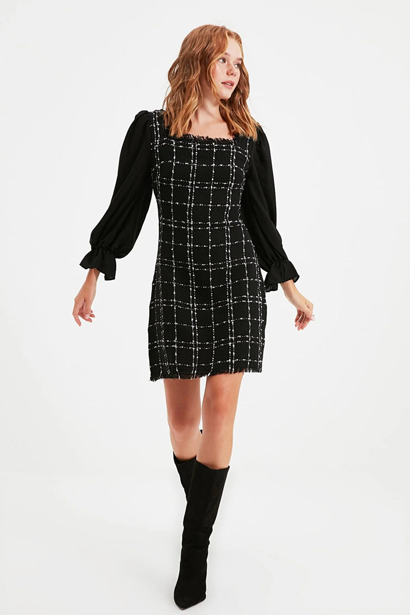 https://www.trendyol.com/en/trendyol-collection/dress-black-a-line-p-47646842?boutiqueId=48