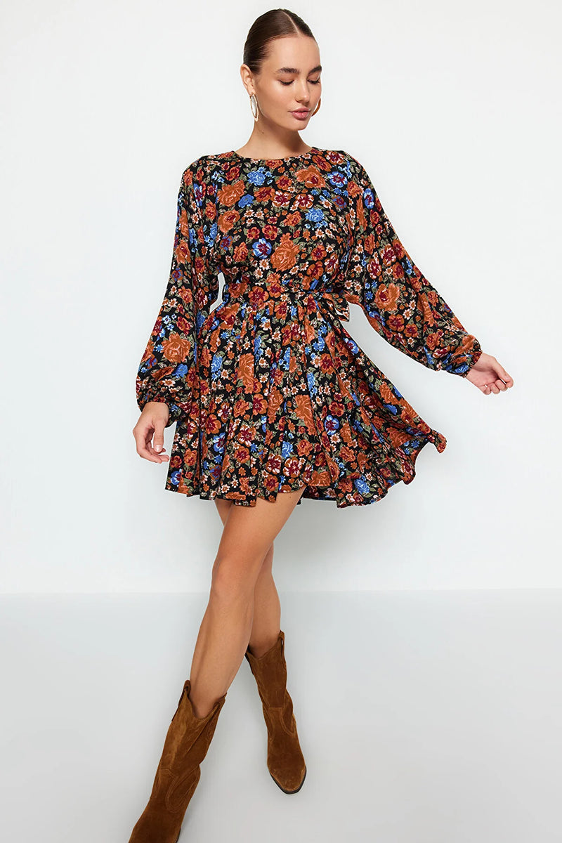 https://www.trendyol.com/en/trendyol-collection/dress-multicolor-skater-p-745189154?boutiqueId=48