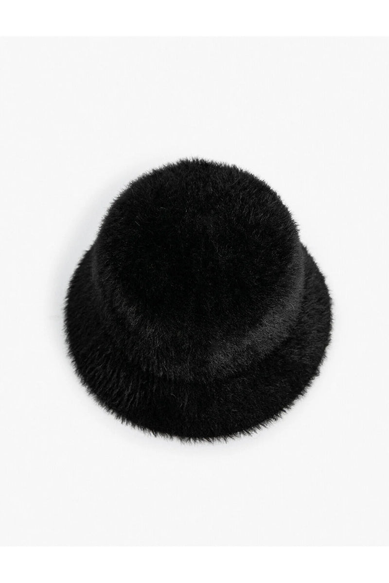 Gorro de mujer de lana negro.