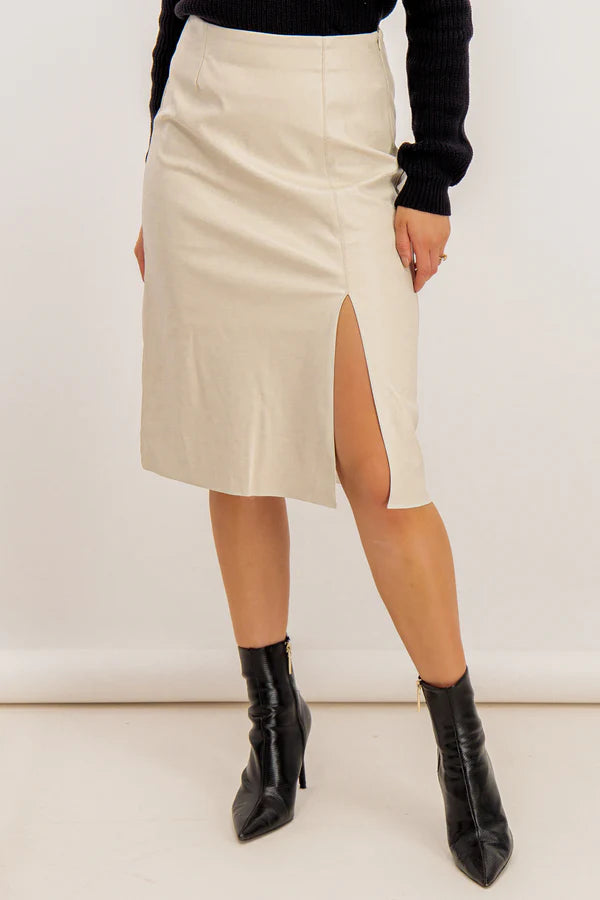 https://bornclothing.ie/collections/skirts-1/products/nmclara-hw-slit-midi-length-skirt-pumice-stone-s