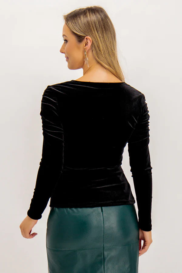 https://bornclothing.ie/collections/tops/products/vivelida-v-neck-l-s-velvet-top-su-black-l