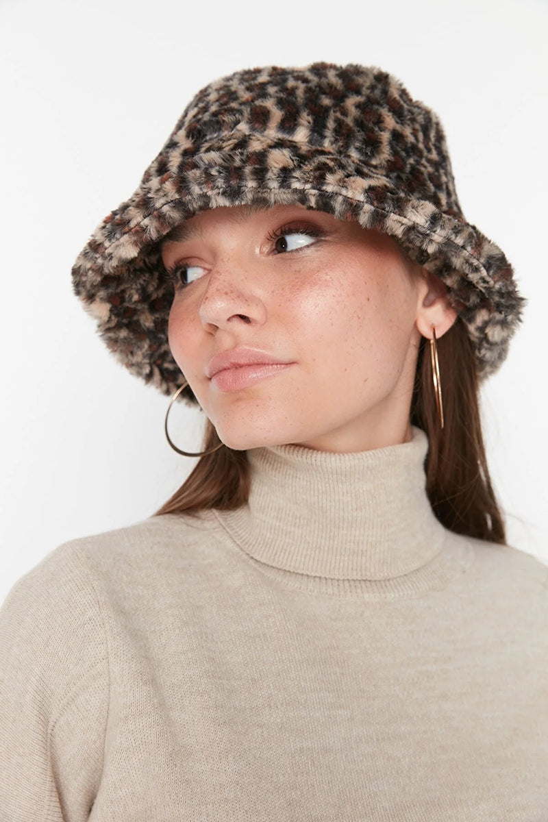 https://www.trendyol.com/en/trendyol-collection/hat-brown-casual-p-300310536?boutiqueId=48