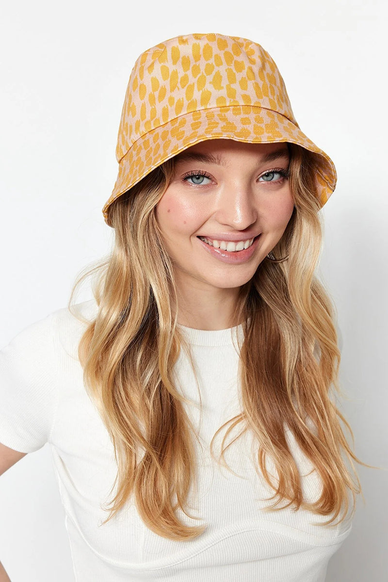 https://www.trendyol.com/en/trendyol-collection/hat-yellow-casual-p-374862605?boutiqueId=48