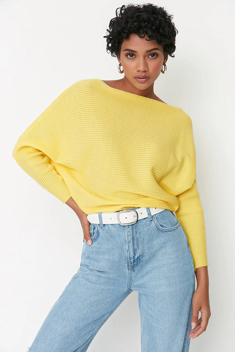 https://www.trendyol.com/en/trendyol-collection/sweater-yellow-regular-fit-p-247593530?boutiqueId=624665