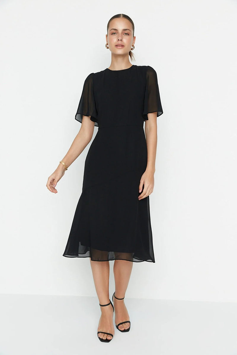 https://www.trendyol.com/en/trendyol-collection/dress-black-a-line-p-258847931?boutiqueId=48