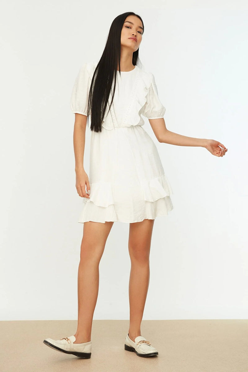 https://www.trendyol.com/en/trendyol-collection/dress-white-skater-p-91183905?boutiqueId=624348