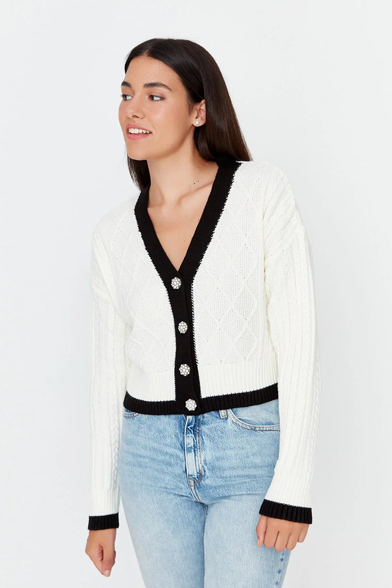 https://www.trendyol.com/en/trendyol-collection/cardigan-ecru-fitted-p-306995762?boutiqueId=624665