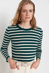 https://www.trendyol.com/en/trendyol-collection/sweater-green-slim-fit-p-129307796