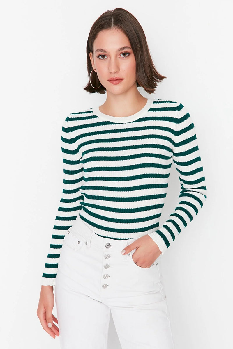 https://www.trendyol.com/en/trendyol-collection/sweater-green-slim-fit-p-305613388