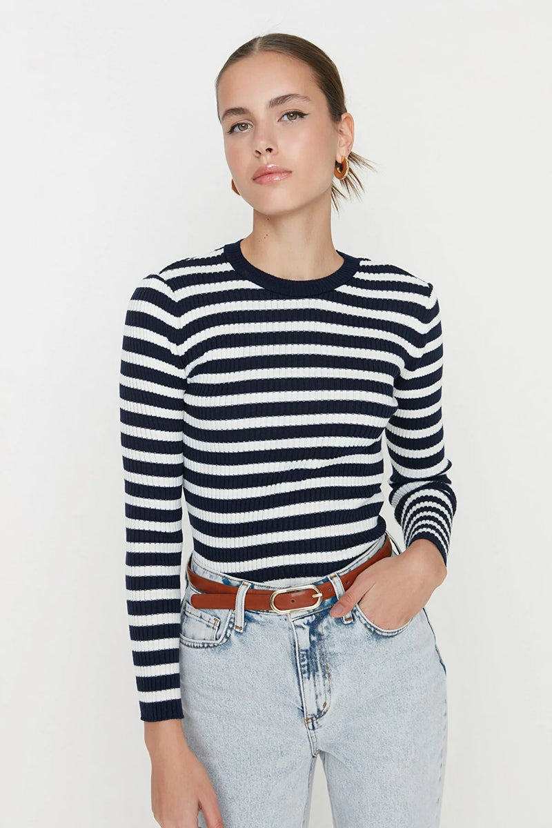 https://www.trendyol.com/en/trendyol-collection/sweater-dark-blue-slim-fit-p-51613240