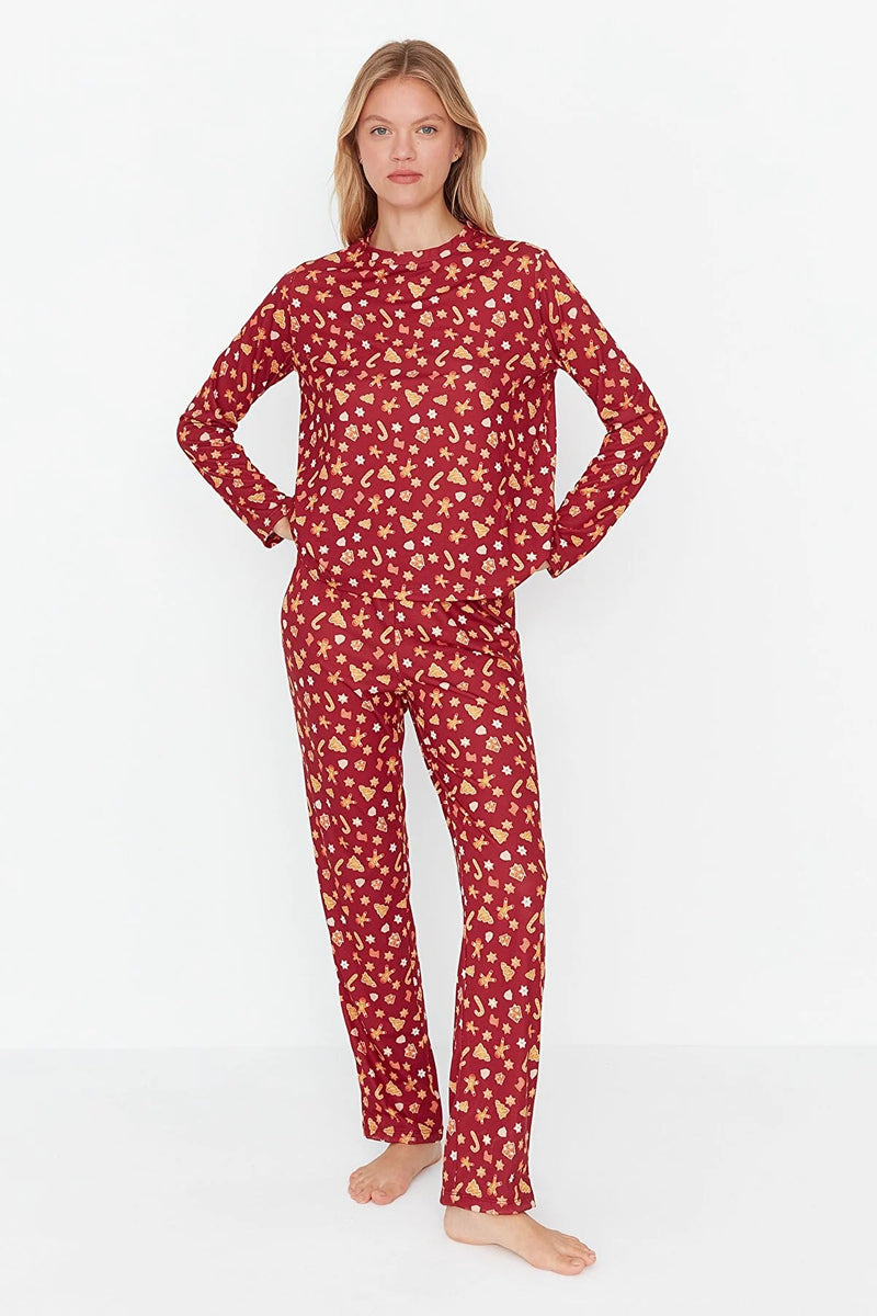 https://www.trendyol.com/en/trendyol-collection/pajama-set-burgundy-graphic-p-297809124?boutiqueId=48&merchantId=968