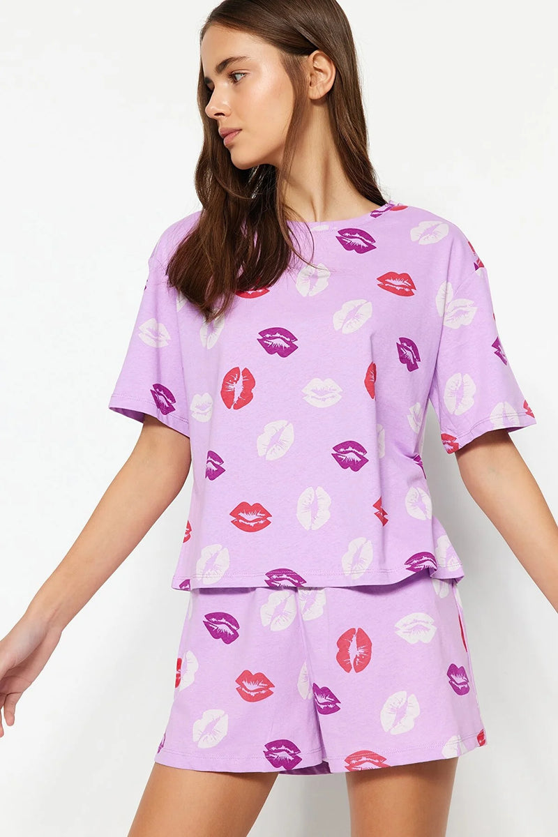 https://www.trendyol.com/en/trendyol-collection/pajama-set-purple-graphic-p-364449343?boutiqueId=48