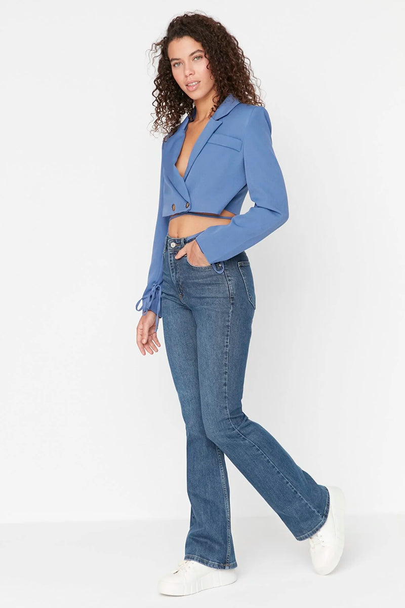 https://www.trendyol.com/en/trendyol-collection/jeans-dark-blue-bootcut-p-349170380?boutiqueId=624348