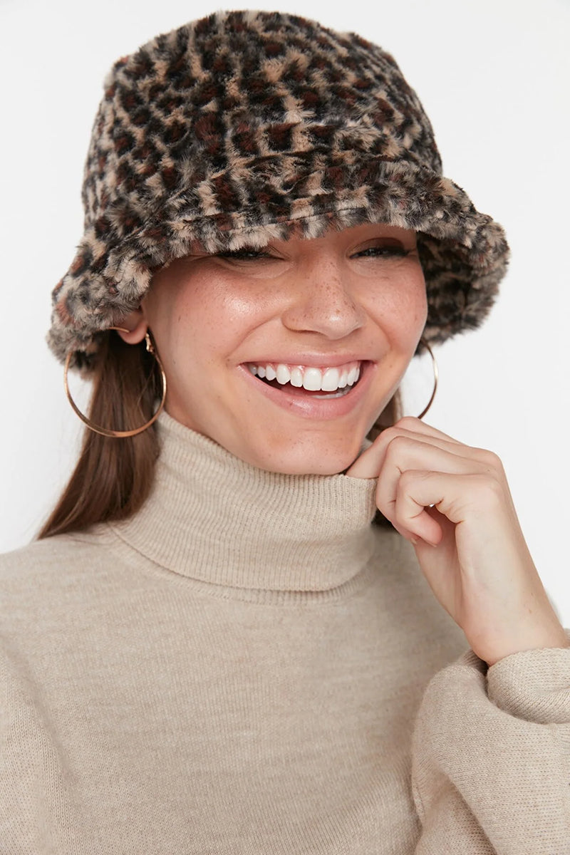 Gorro de mujer con estampado de leopardo de lana.