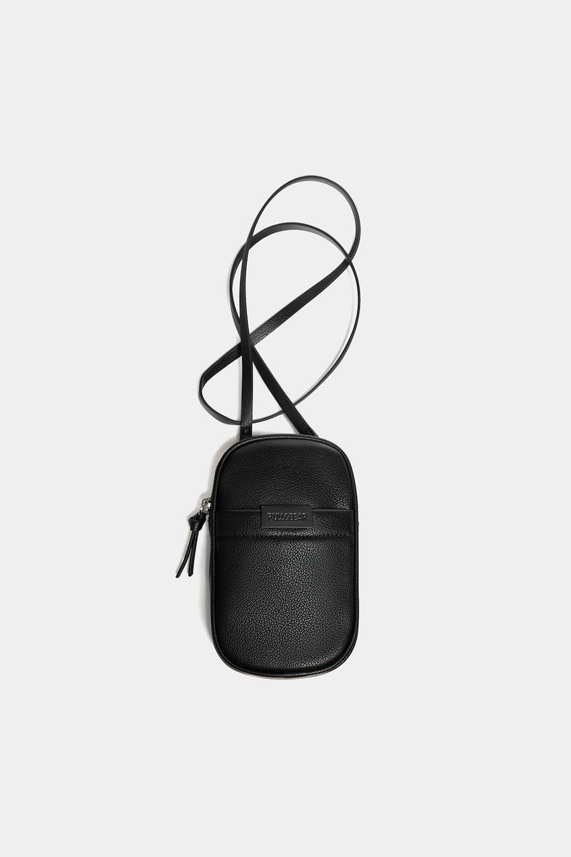 https://www.pullandbear.com/nl/urban-tas-voor-mobiele-telefoon-l14018240?cS=040&pelement=573451254