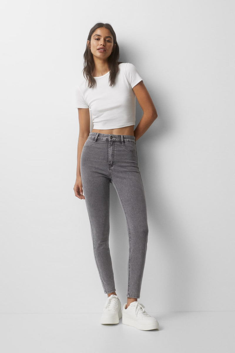 https://www.pullandbear.com/nl/jegging-met-hoge-taille-l04686300?pelement=573463783&cS=803