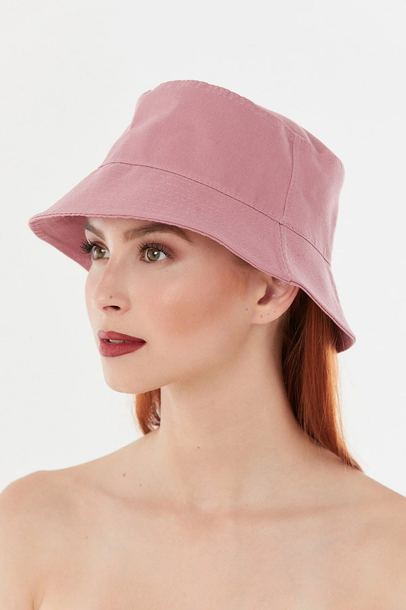 https://www.trendyol.com/en/fulla-moda/hat-pink-casual-p-741183038?boutiqueId=48