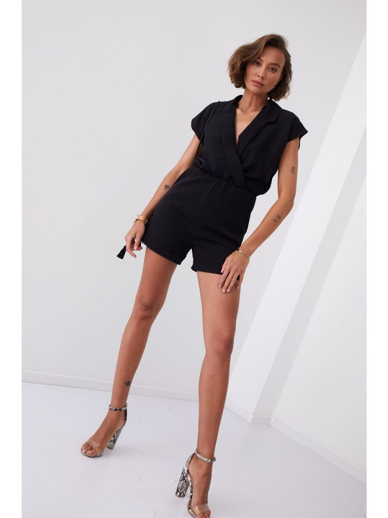 https://fasardi.eu/elegant-jumpsuit-with-an-envelope-neckline-in-black-5132.html