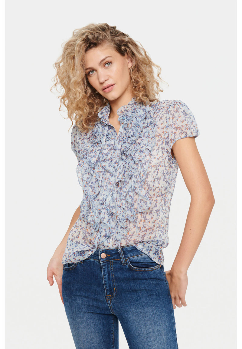 https://www.zalando.nl/saint-tropez-liljasz-crinkle-ss-overhemdblouse-dutch-c-florals-s2821e0km-e11.html