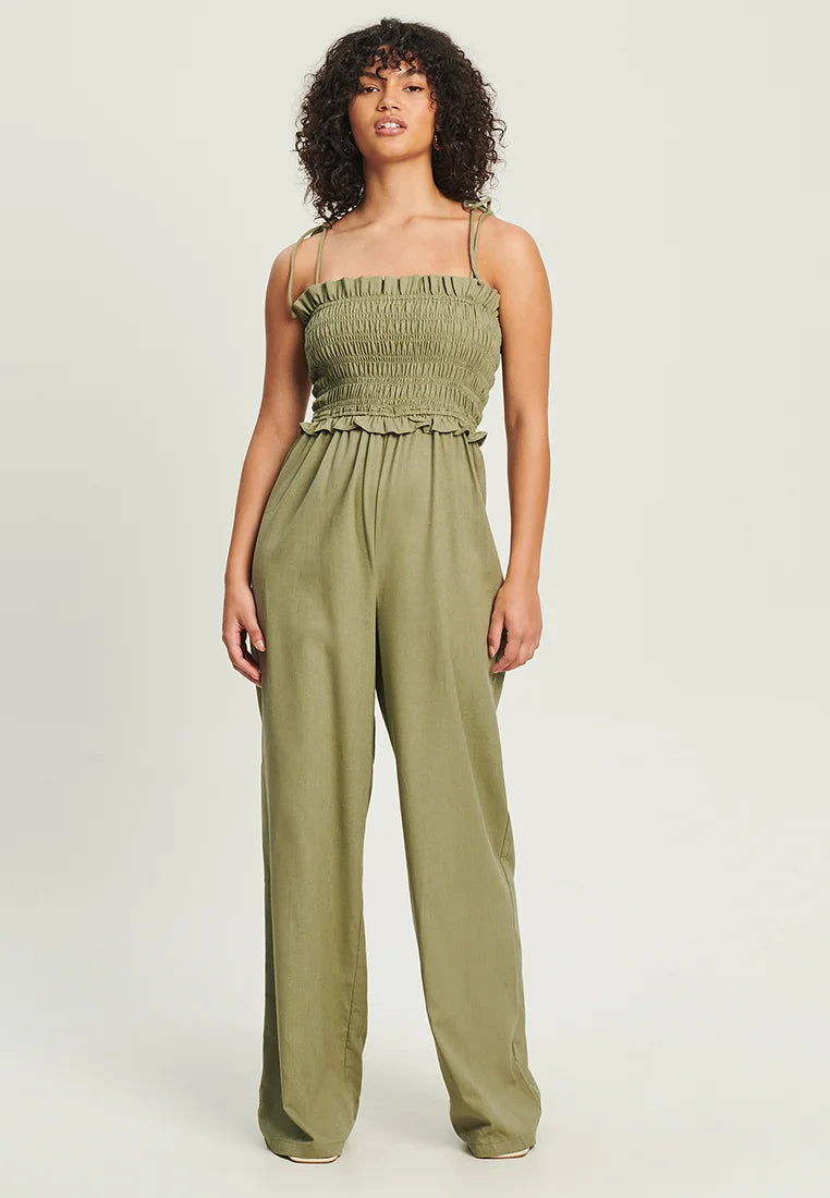 https://www.zalando.nl/calli-jumpsuit-sage-green-cfy21t012-m11.html