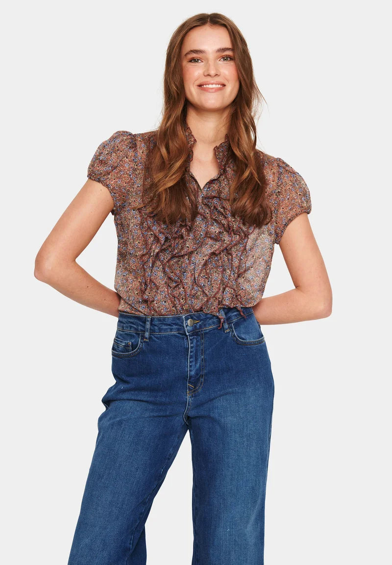 https://www.zalando.nl/saint-tropez-liljasz-crinkle-overhemdblouse-light-mahogany-soft-flowers-s2821e0km-o11.html