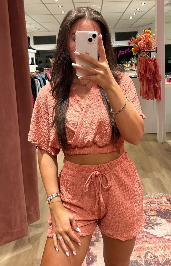 https://www.fourteenwehl.nl/product/two-piece-5/