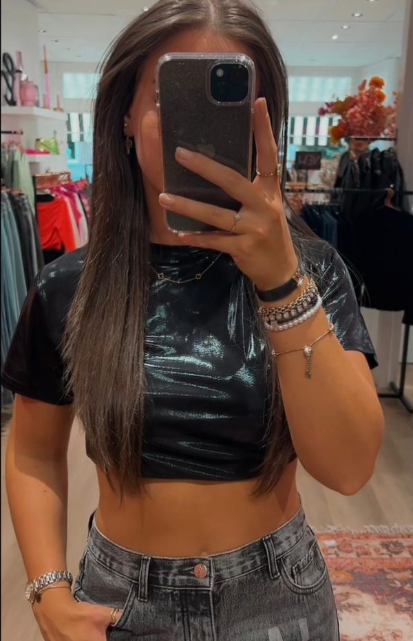 https://www.fourteenwehl.nl/product/metallic-top-2/