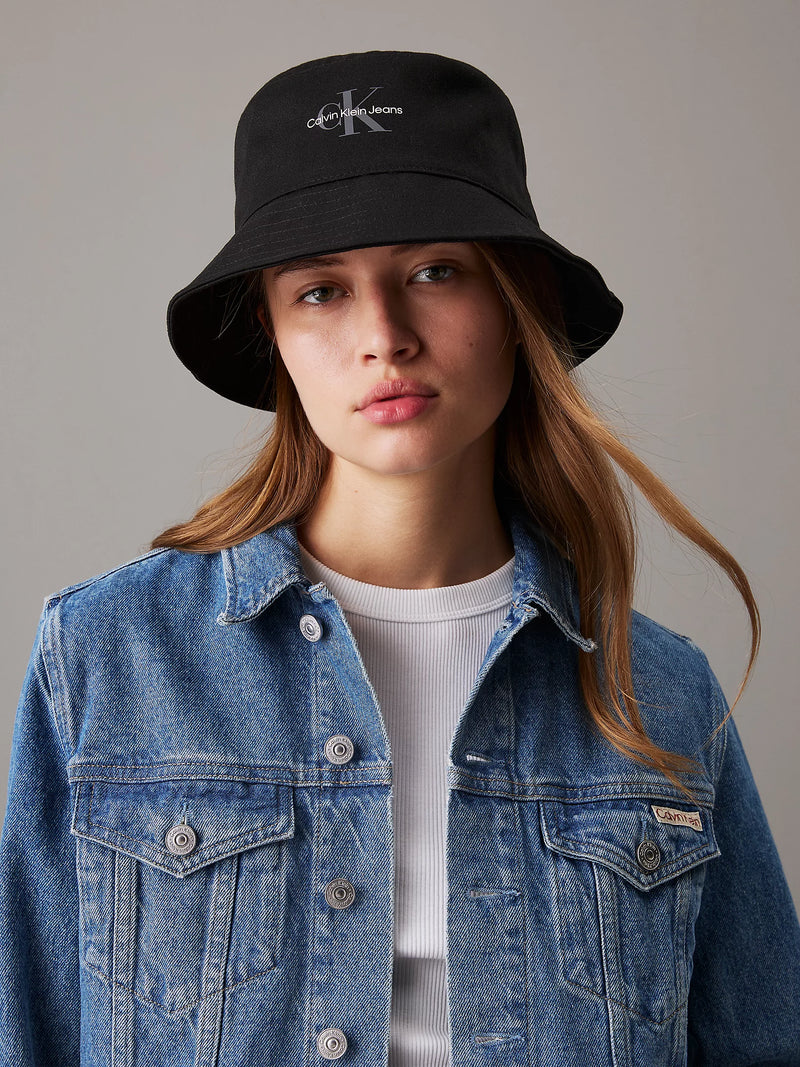 https://www.calvinklein.nl/bucket-hat-met-logo-k60k613119beh