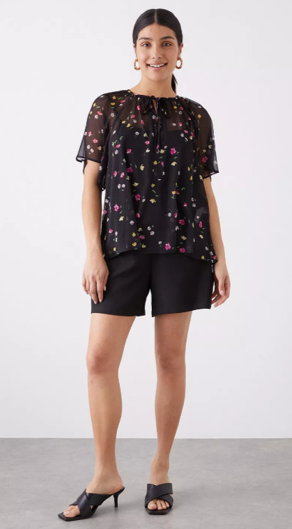 https://www.dorothyperkins.com/product/dorothy-perkins-black-floral-chiffon-tie-neck-blouse_bqq09992?colour=black