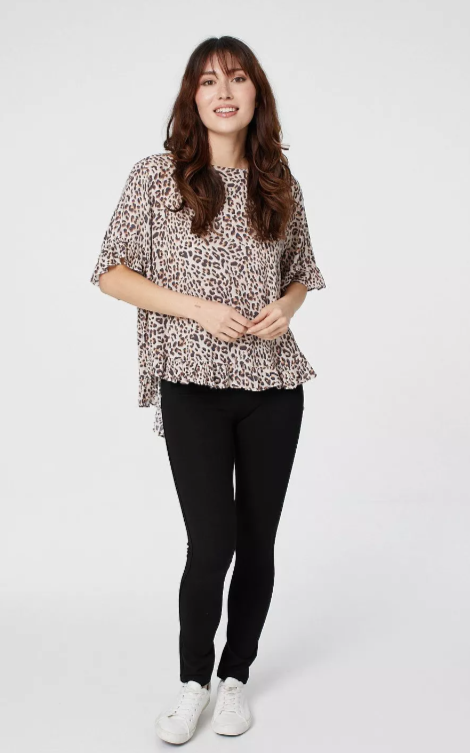 https://www.dorothyperkins.com/product/izabel-london-leopard-print-short-sleeve-smock-top_p-1bb14e4e-7b38-4015-b6c7-4cdcf3a998b8?colour=Beige