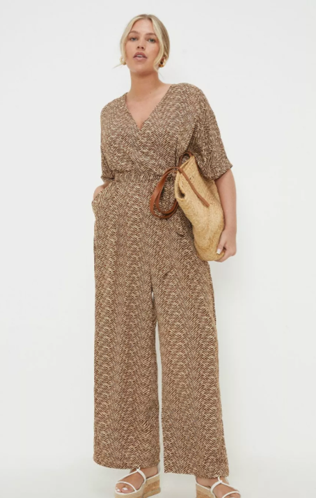 https://www.dorothyperkins.com/product/dorothy-perkins-curve-mono-wrap-jumpsuit_bqq11621?colour=mono