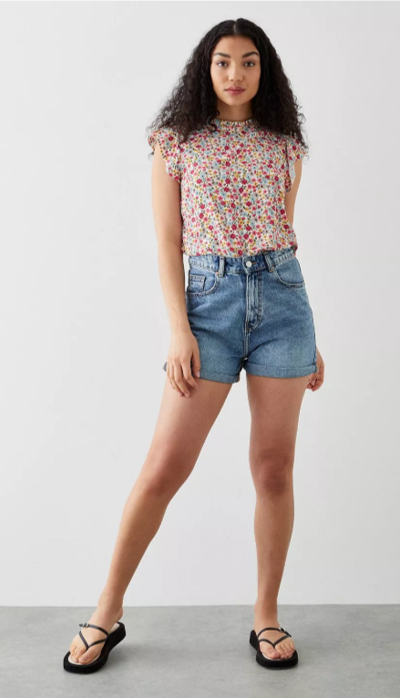 https://www.dorothyperkins.com/product/dorothy-perkins-ditsy-floral-frill-neck-shell-blouse_bqq10432?colour=multi