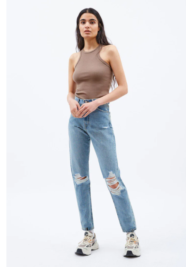 https://eu.drdenim.com/collections/jeans-womens-jeans/products/nora-canyon-sky-dirt-ripped