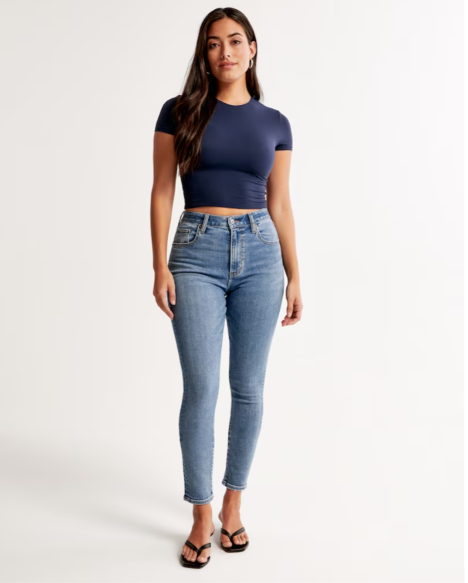 https://www.abercrombie.com/shop/eu-nl/p/curve-love-high-rise-super-skinny-ankle-jean-53511881-1000?categoryId=6570771&faceout=model&seq=46