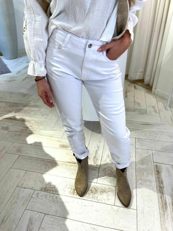 https://lofboutique.nl/product/jill-mom-jeans-white/