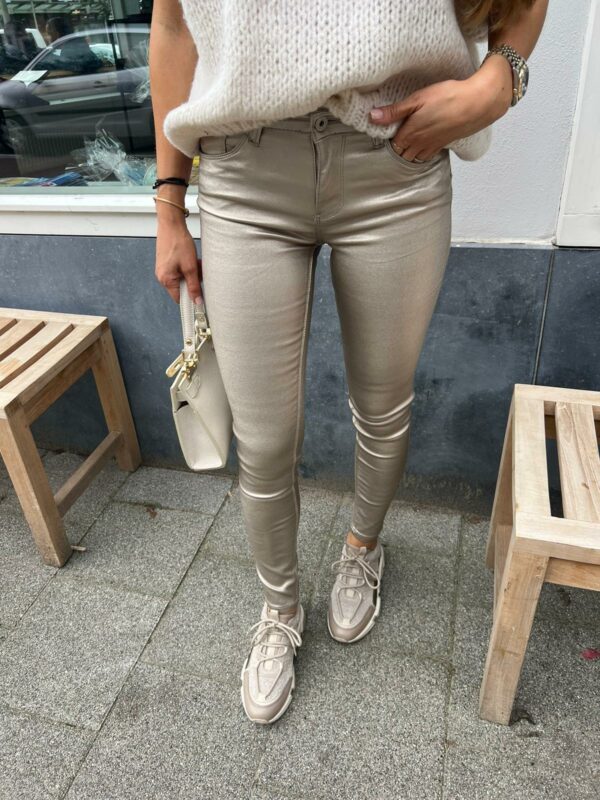 https://lofboutique.nl/product/metallic-jeans-gold/