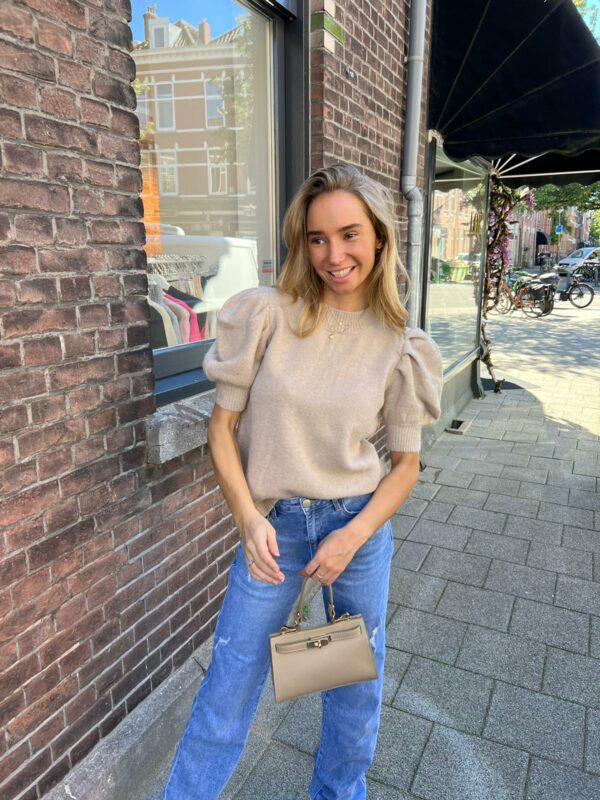 https://lofboutique.nl/product/sophie-stripe-sweater-camel/