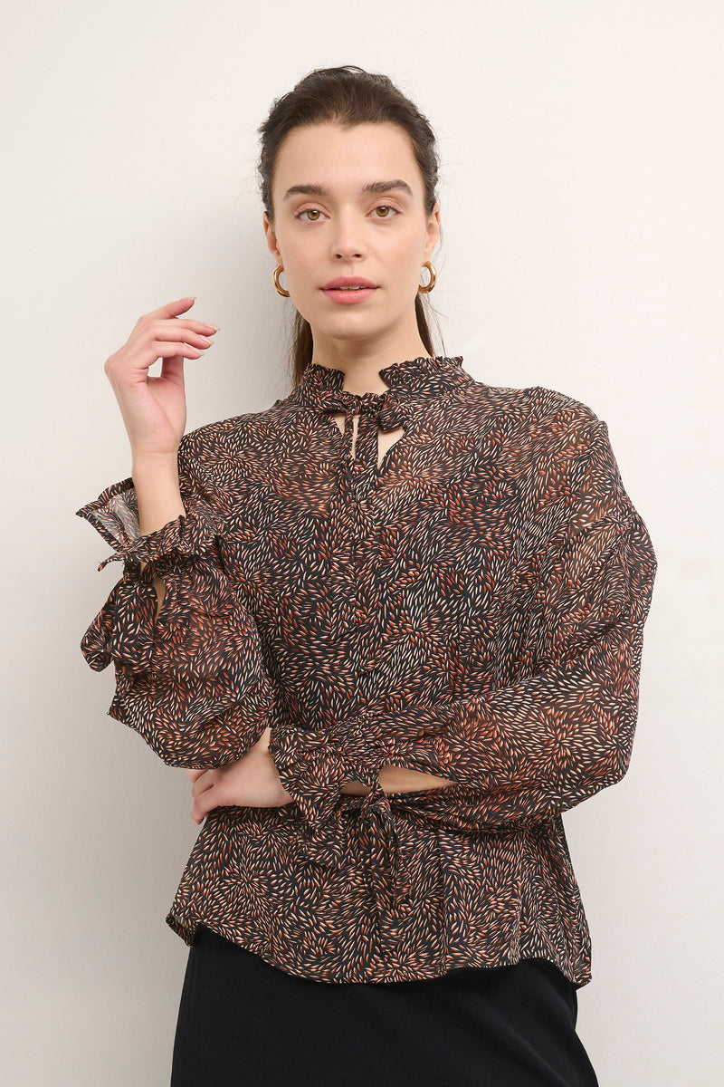 https://www.cream-clothing.com/nl-nl/black-small-leaveshttps://www.cream-clothing.com/nl-nl/black-small-leaves-crpenla-blouses-10610688-103711-crpenla-blouses-10610688-103711