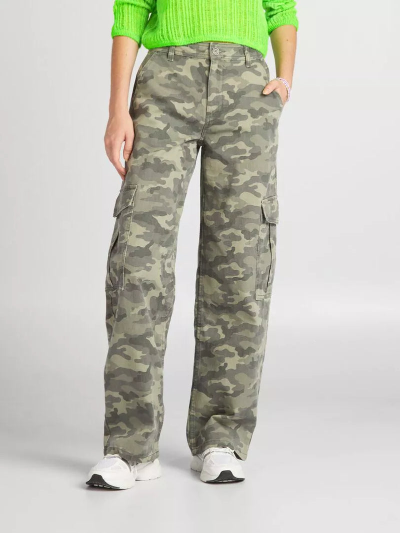 https://www.kiabi.nl/broek-met-wijde-pijpen-camouflage_P809764C809677