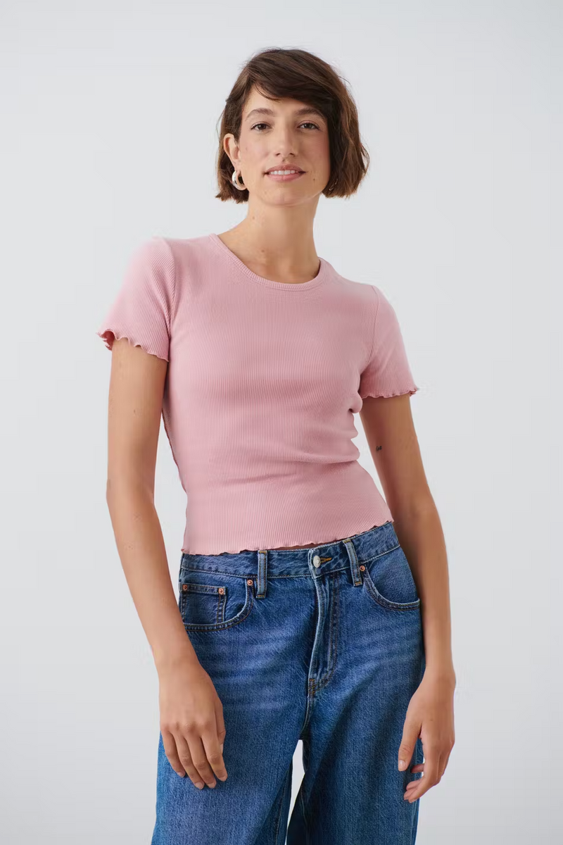 https://www.ginatricot.com/nl/kleding/tops/rib-top-223721420