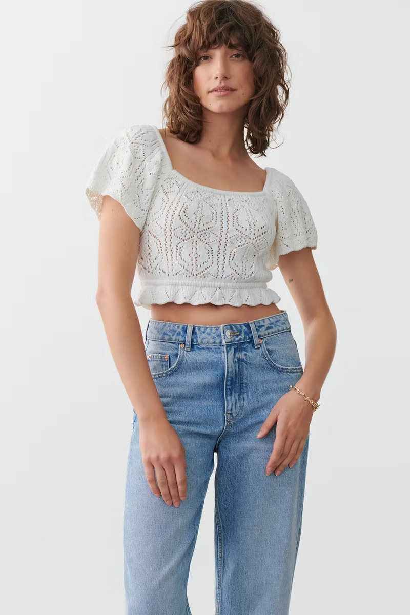 https://www.ginatricot.com/nl/kleding/tops/gestreepte-truien/knitted-top-193769023